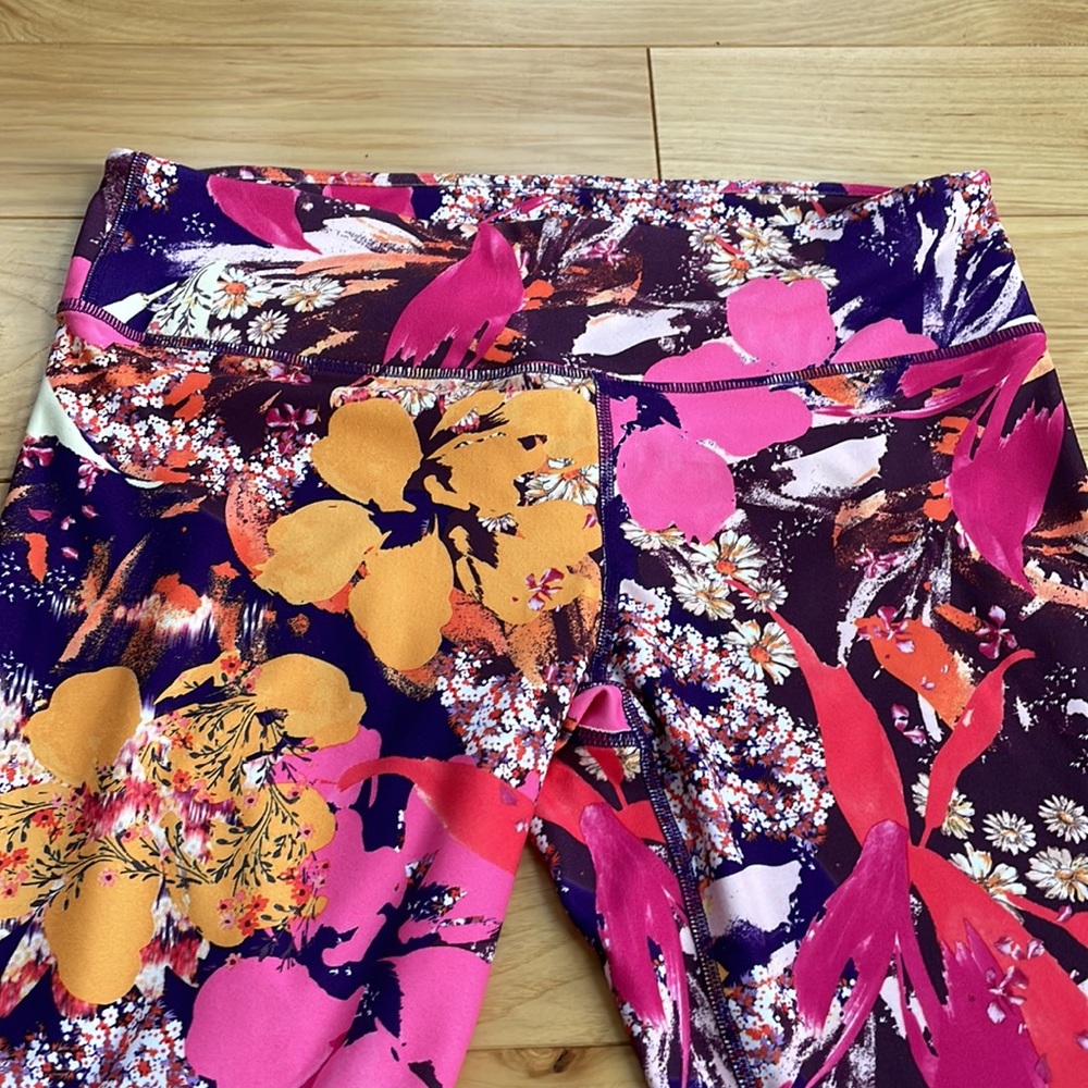 Lot of Fabletics High-Waisted Capri Leggings - Picture 9 of 10